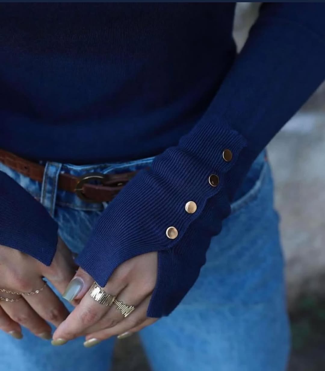 بافت یقه‌اسکی زنانه دیلوین ترک با دکمه طلایی