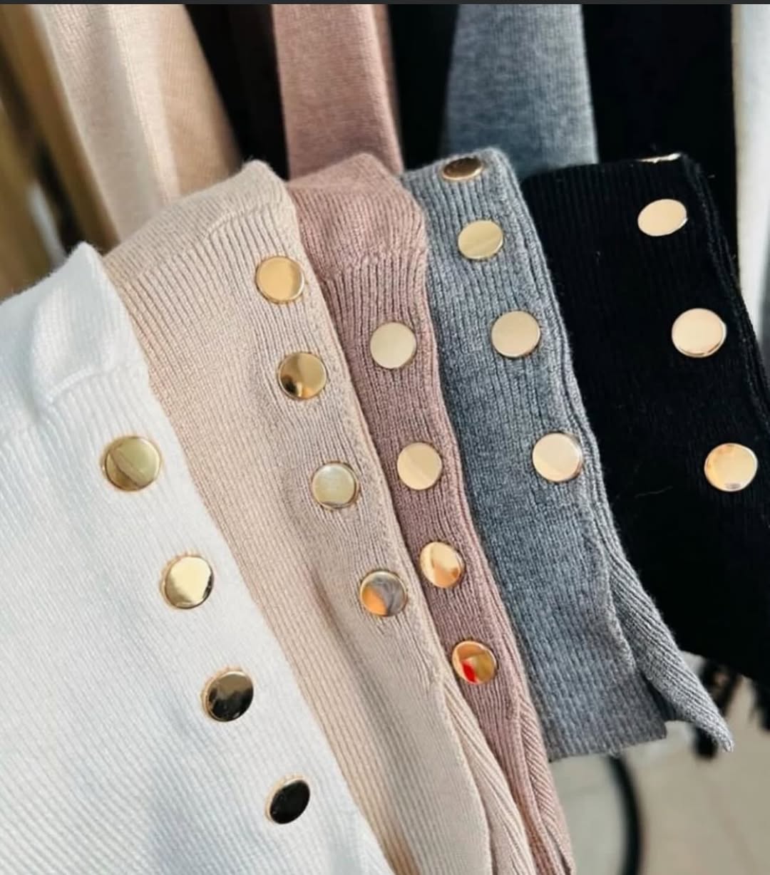 بافت یقه‌اسکی زنانه دیلوین ترک با دکمه طلایی