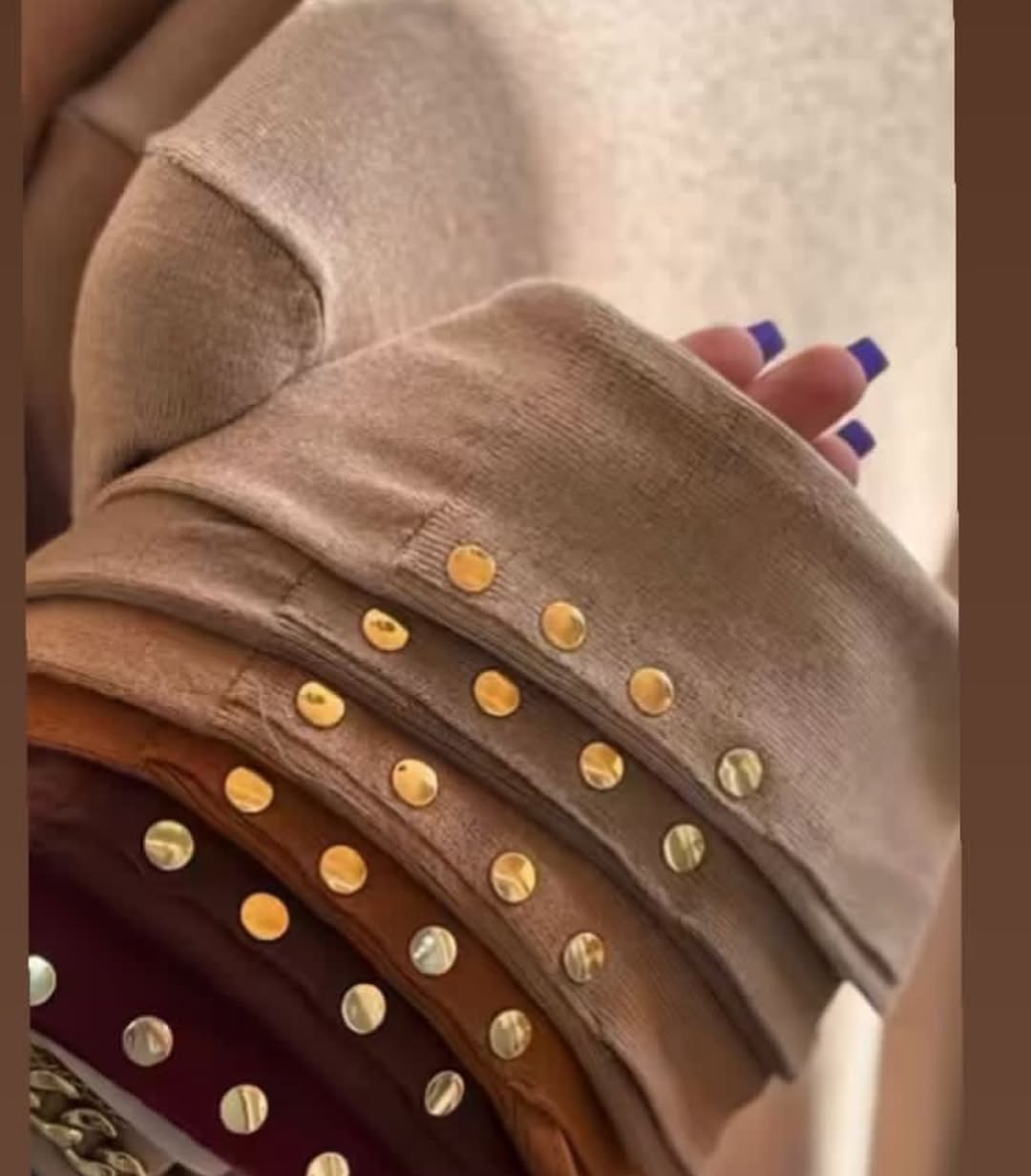 بافت یقه‌اسکی زنانه دیلوین ترک با دکمه طلایی