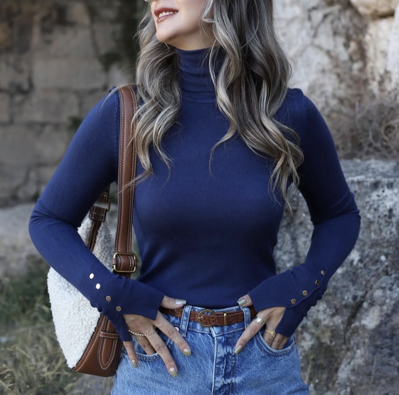 بافت یقه‌اسکی زنانه دیلوین ترک با دکمه طلایی