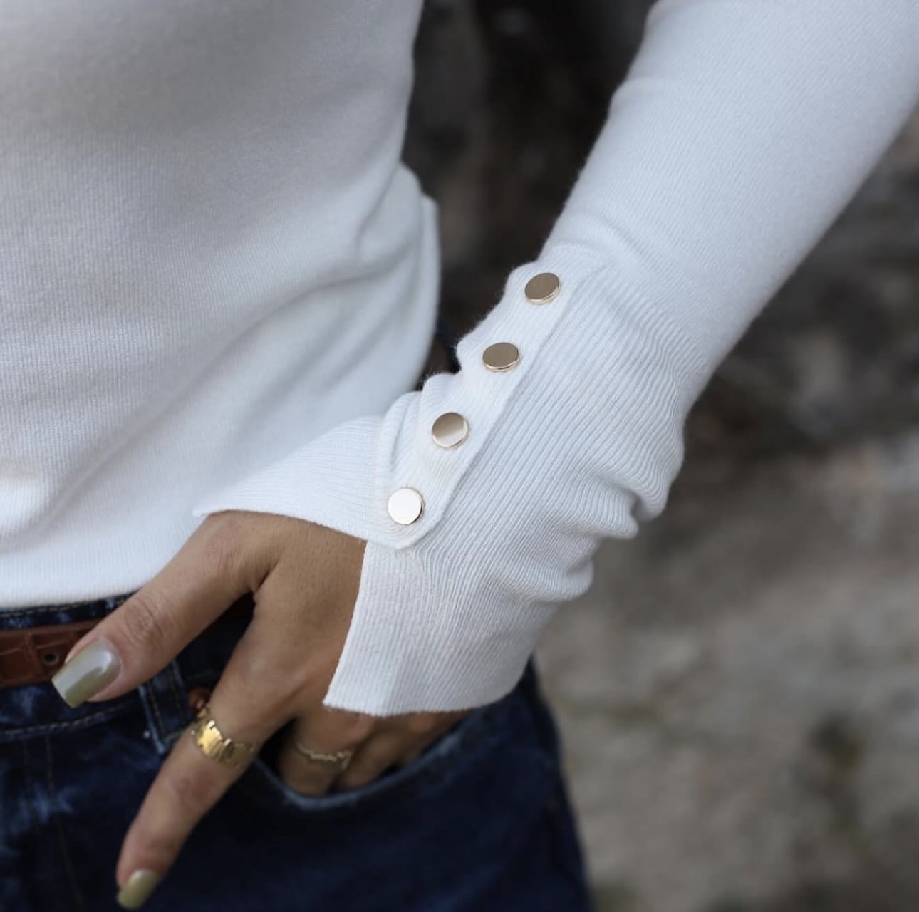 بافت یقه‌اسکی زنانه دیلوین ترک با دکمه طلایی